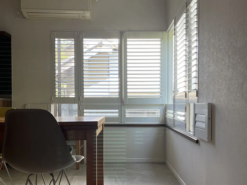 猫と人に寄り添う上質な窓辺の写真8