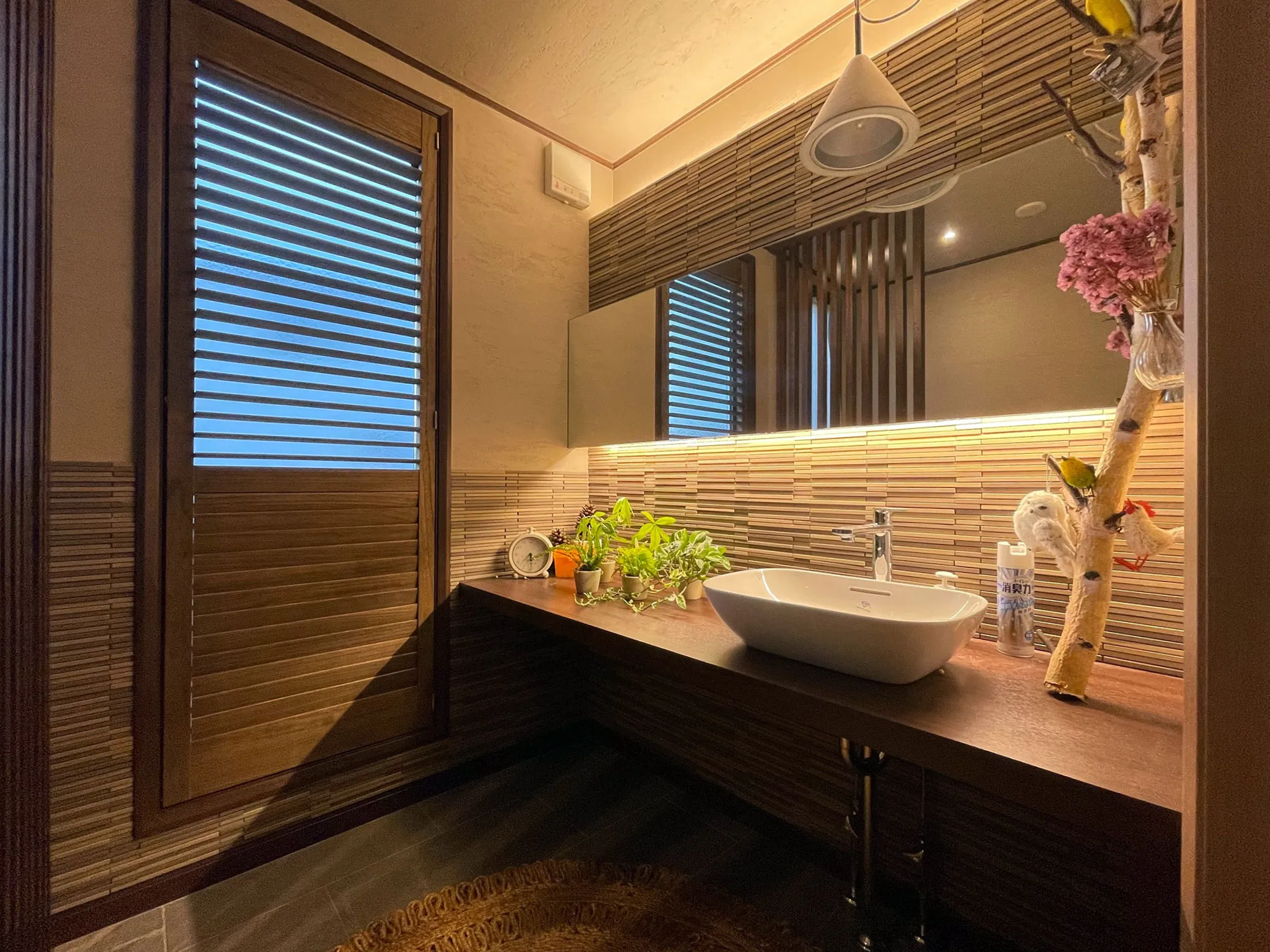 ソーラーパネル搭載の電動タイプで楽々操作の写真4