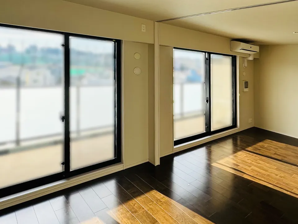 モダンリビングの調光を叶える縦型ブラインドの写真4
