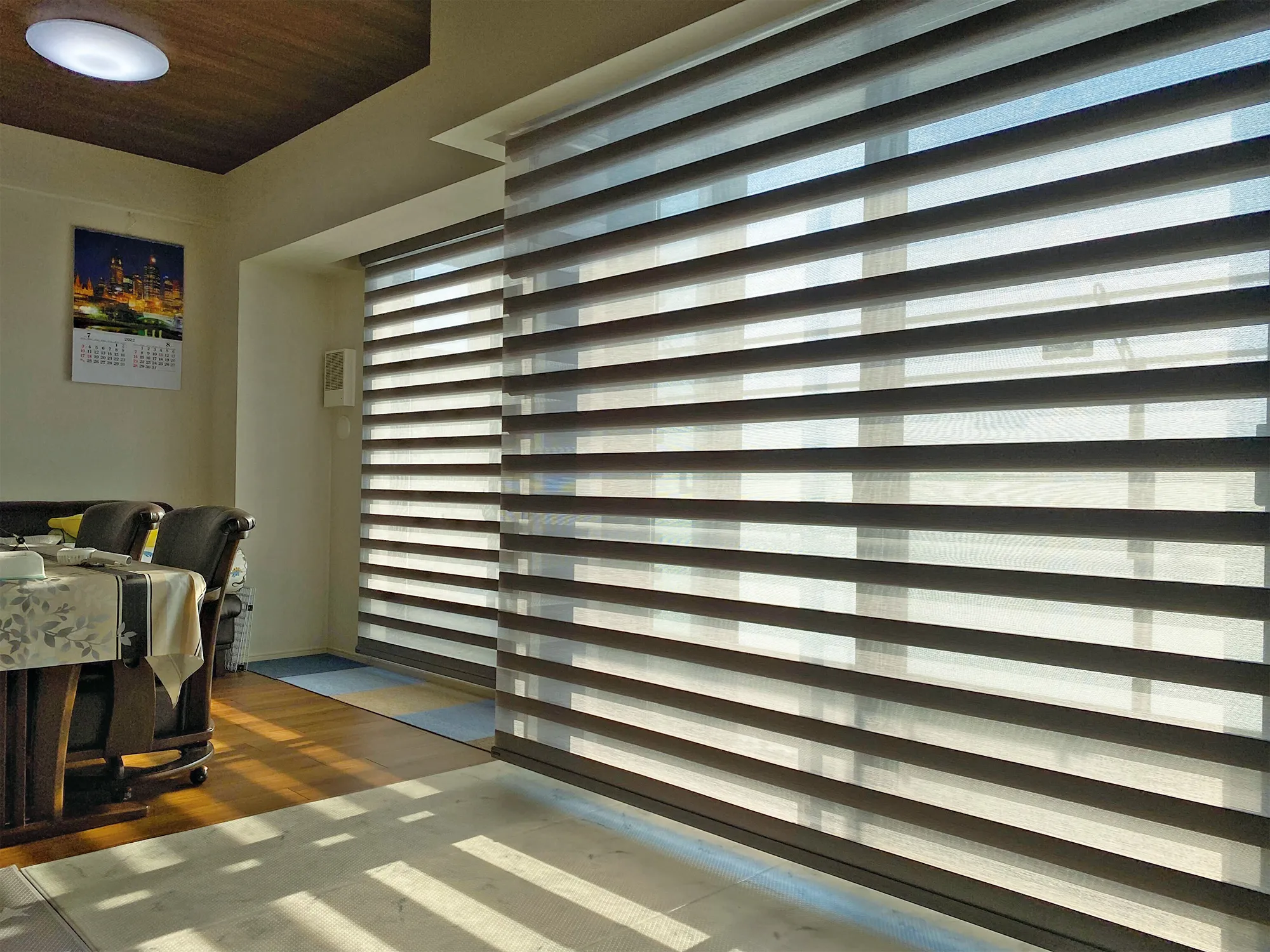 掃出窓とコーナー窓の西日対策の写真1