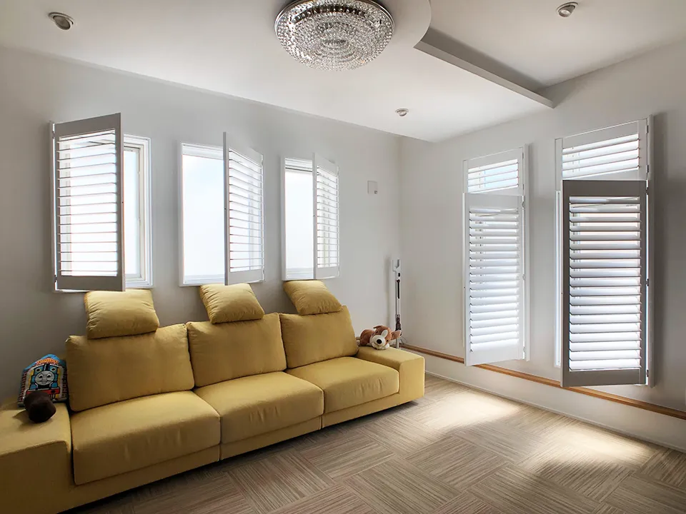 採光とプライバシーを両立するダブルハング型