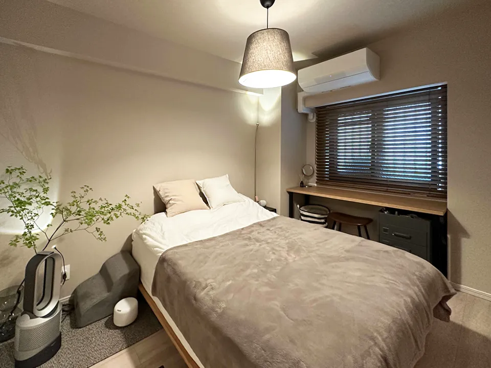 遮光性で選ばれる寝室の木製ブラインドの写真2