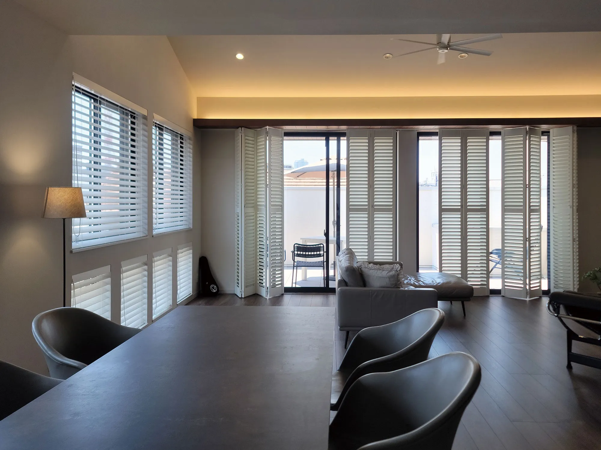 おしゃれな家具が並んだホテルライクなスタイルの写真5