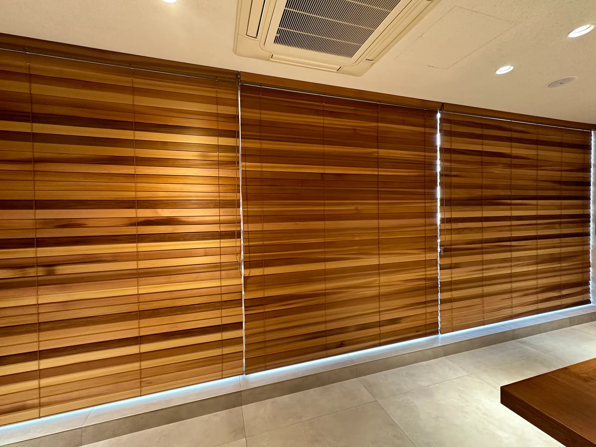 美容室『yiye 青山店』の窓まわりに採用の写真2