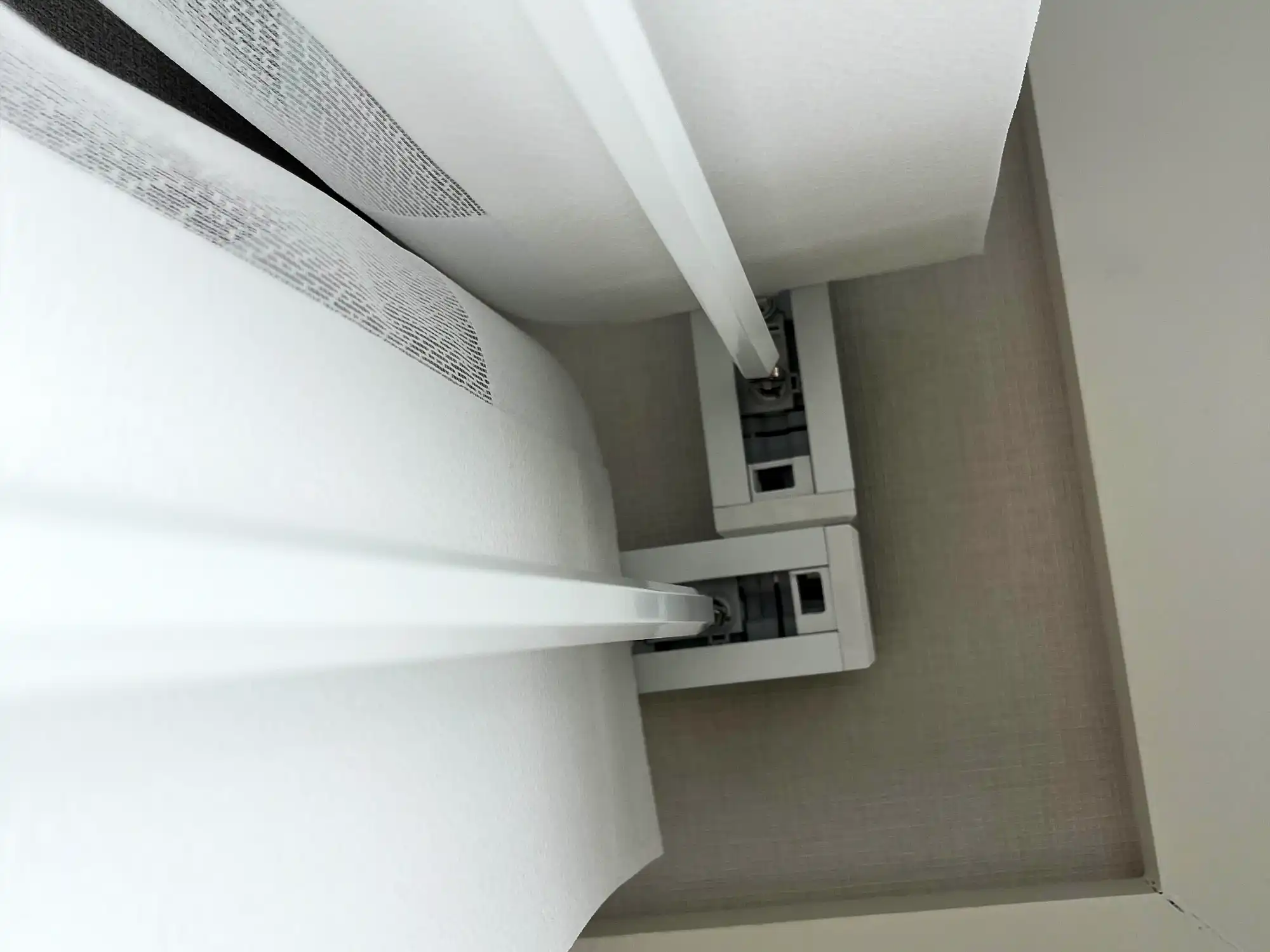 光が入りやすい窓にはお手軽操作な製品をの写真5