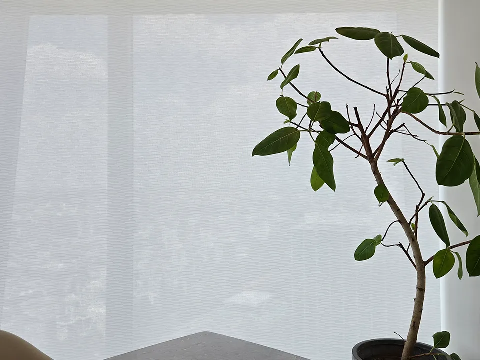 高層マンションの窓景色の写真7