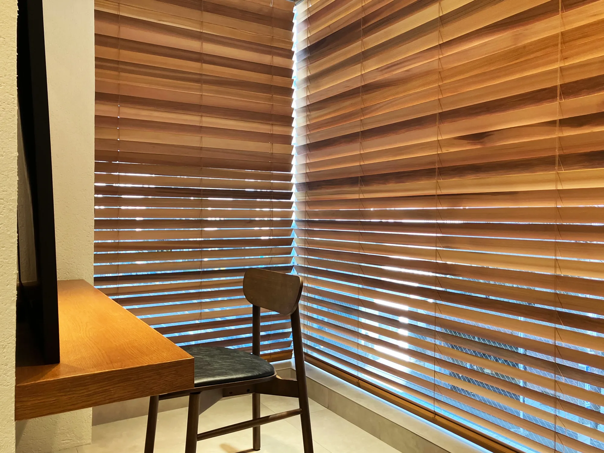 美容室『yiye 青山店』の窓まわりに採用