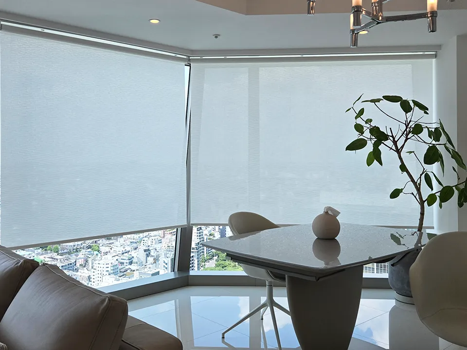 高層マンションの窓景色の写真6