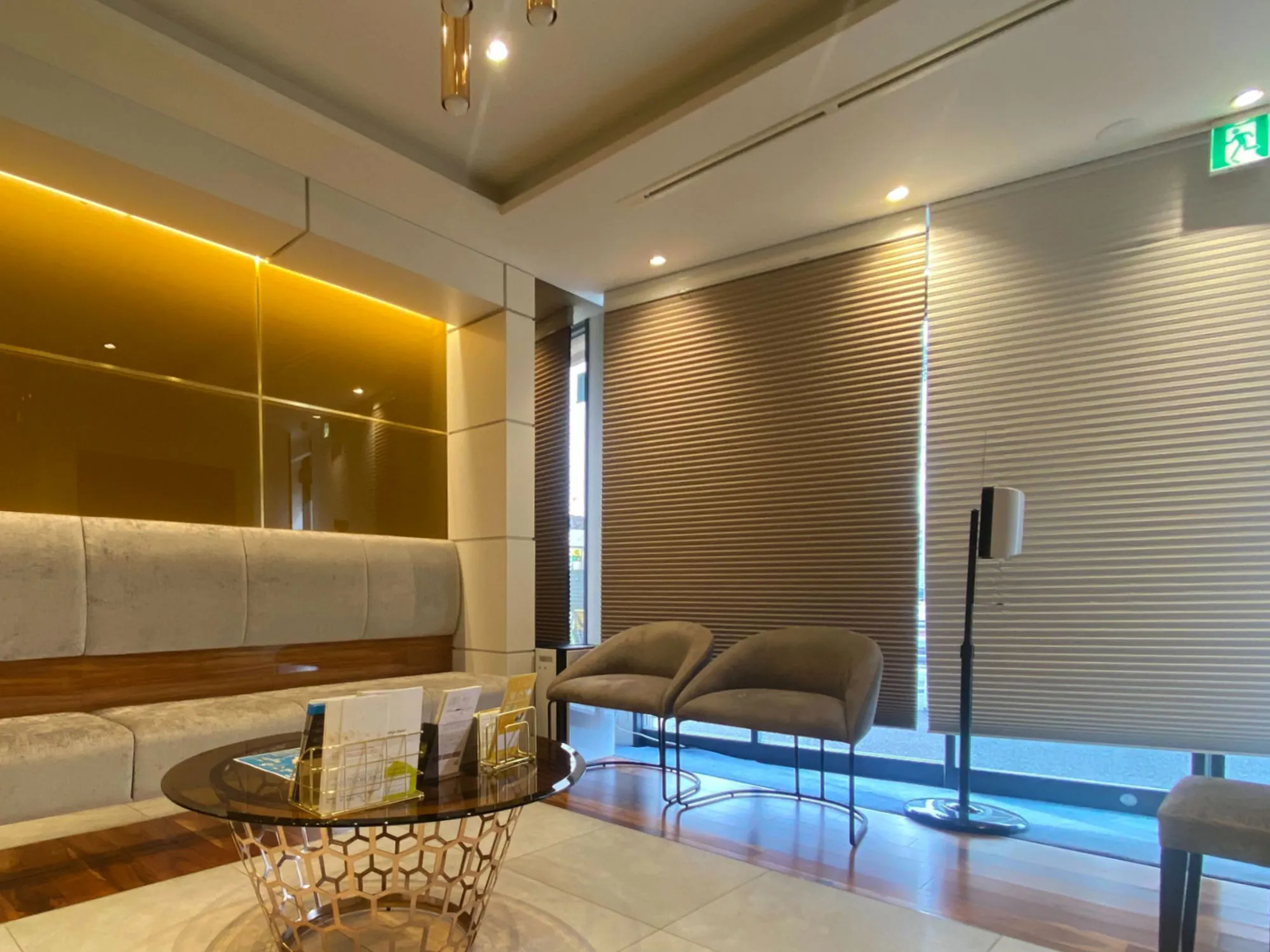 歯科クリニックの待合室に採用