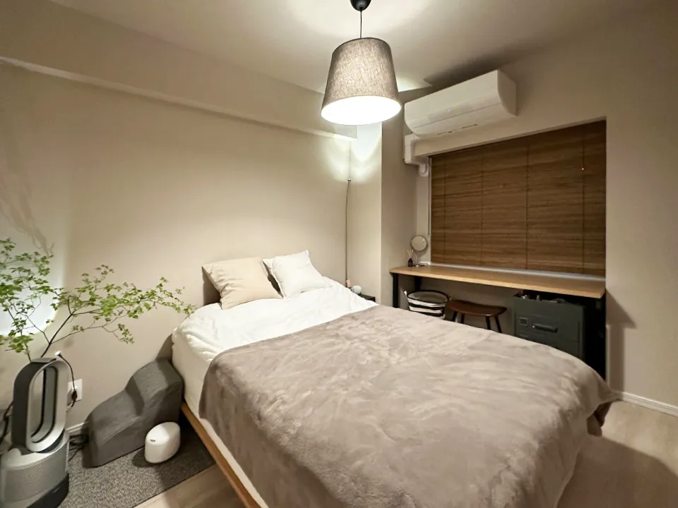 遮光性で選ばれる寝室の木製ブラインド