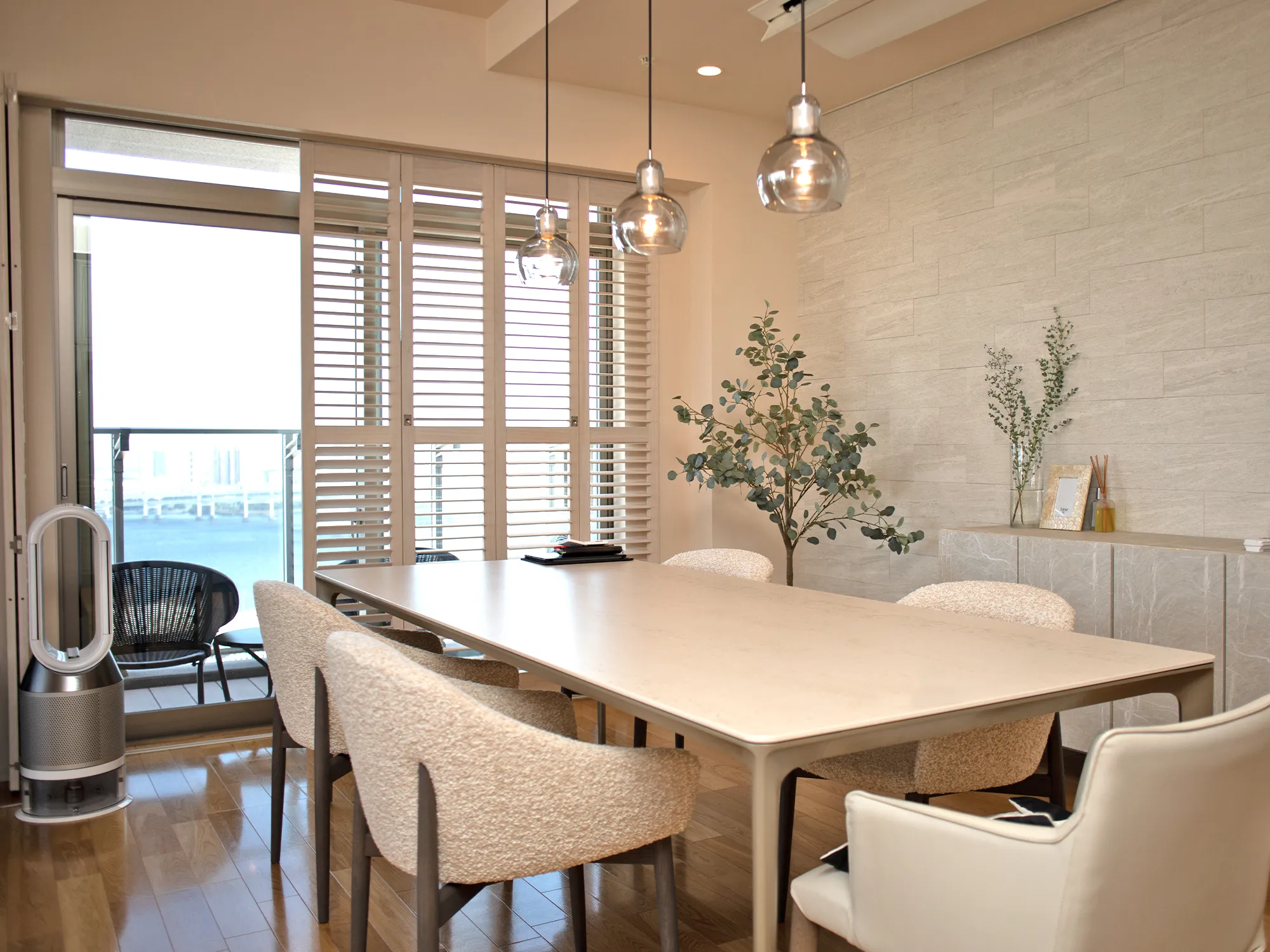 海外好きが高じて自宅の窓まわりに選定の写真6