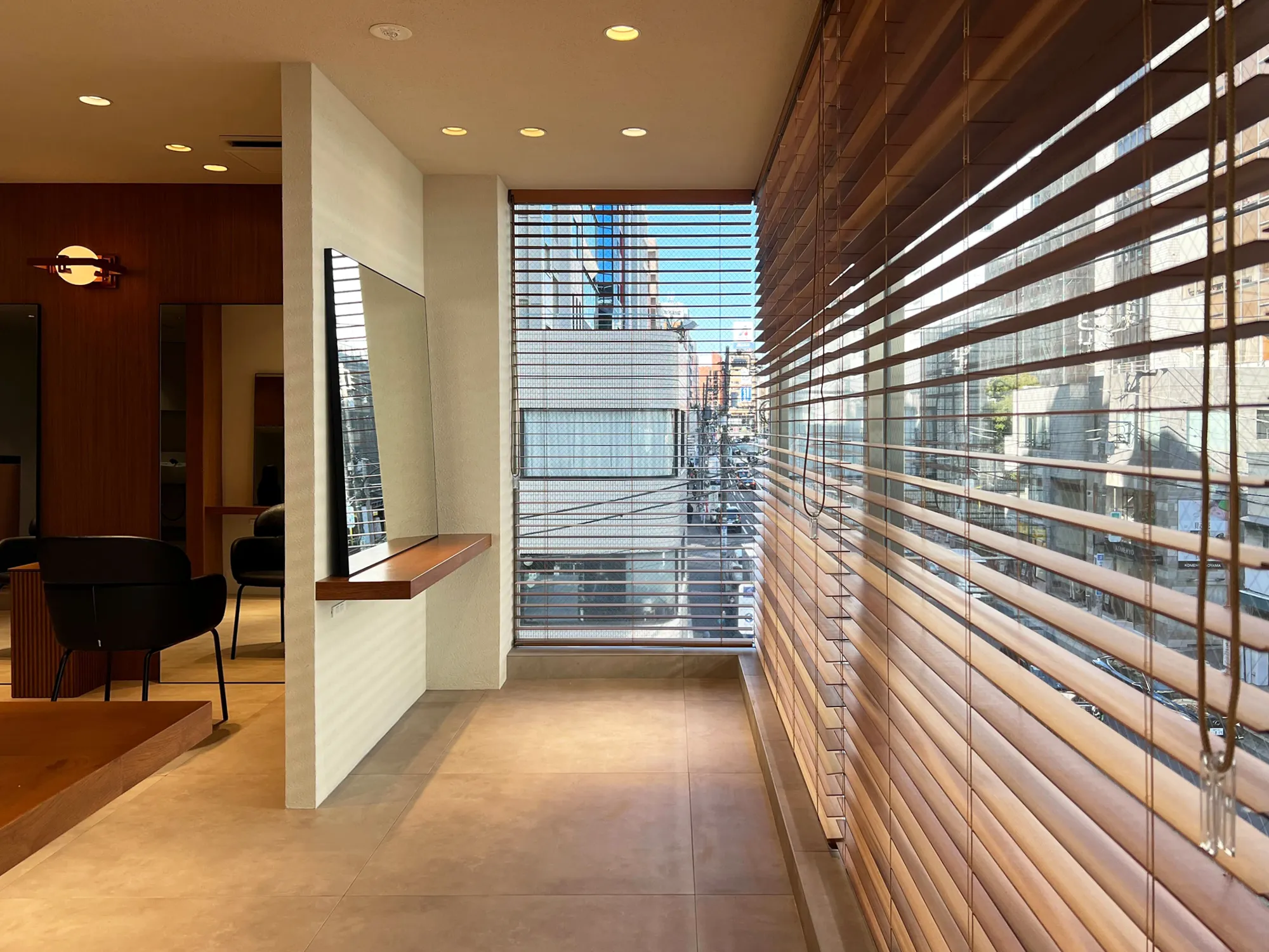 美容室『yiye 青山店』の窓まわりに採用の写真5