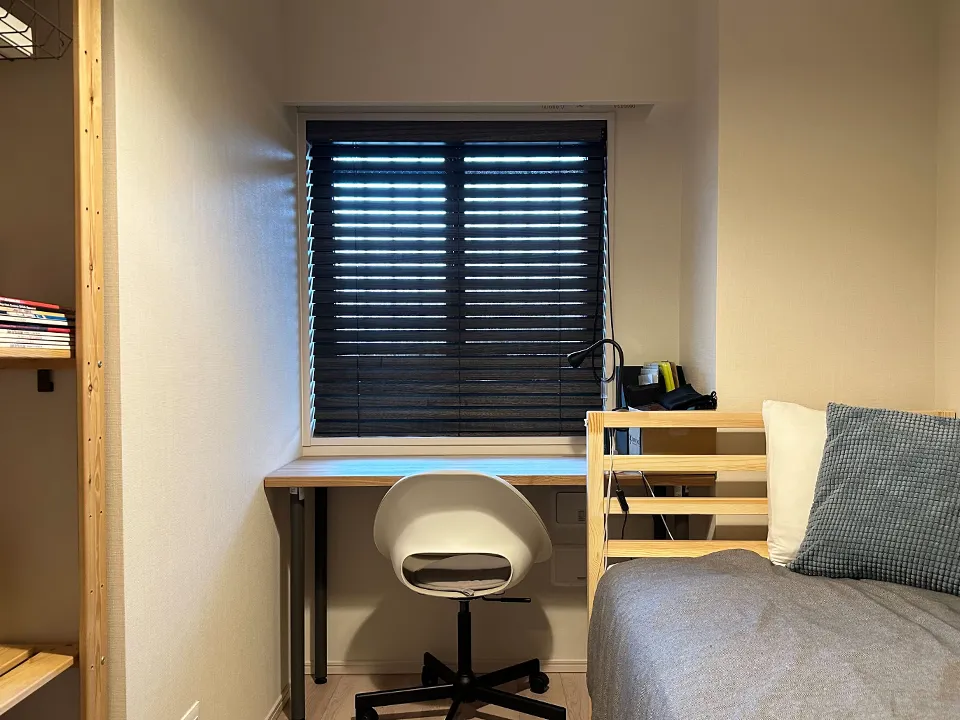 遮光性で選ばれる寝室の木製ブラインドの写真7