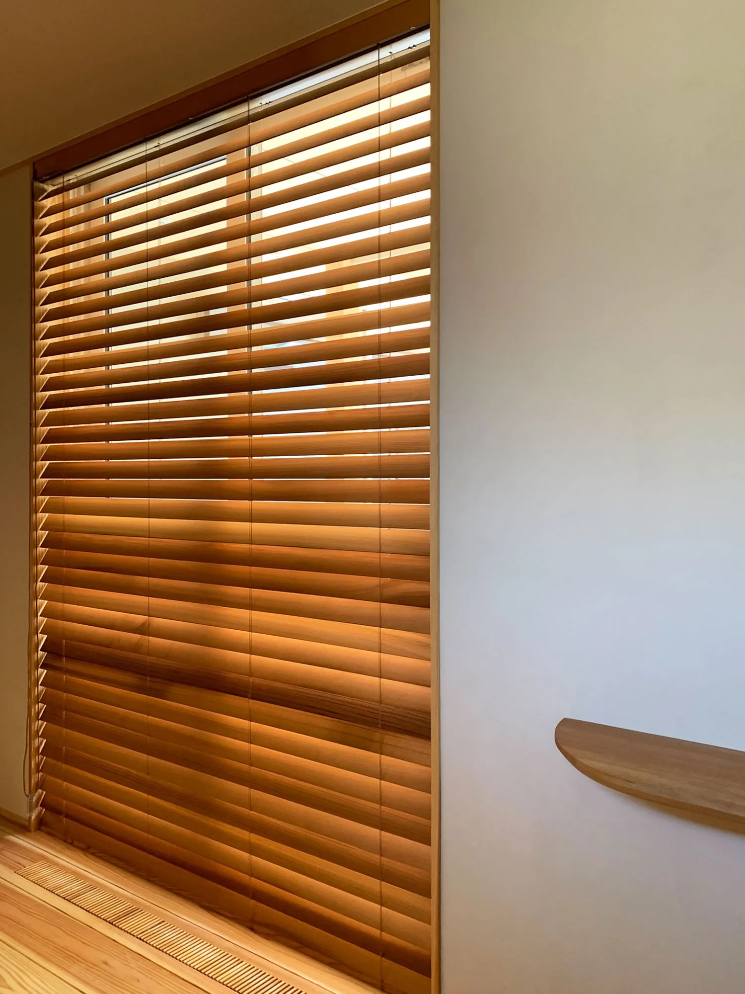 和モダン空間に、木目が映えるの写真4