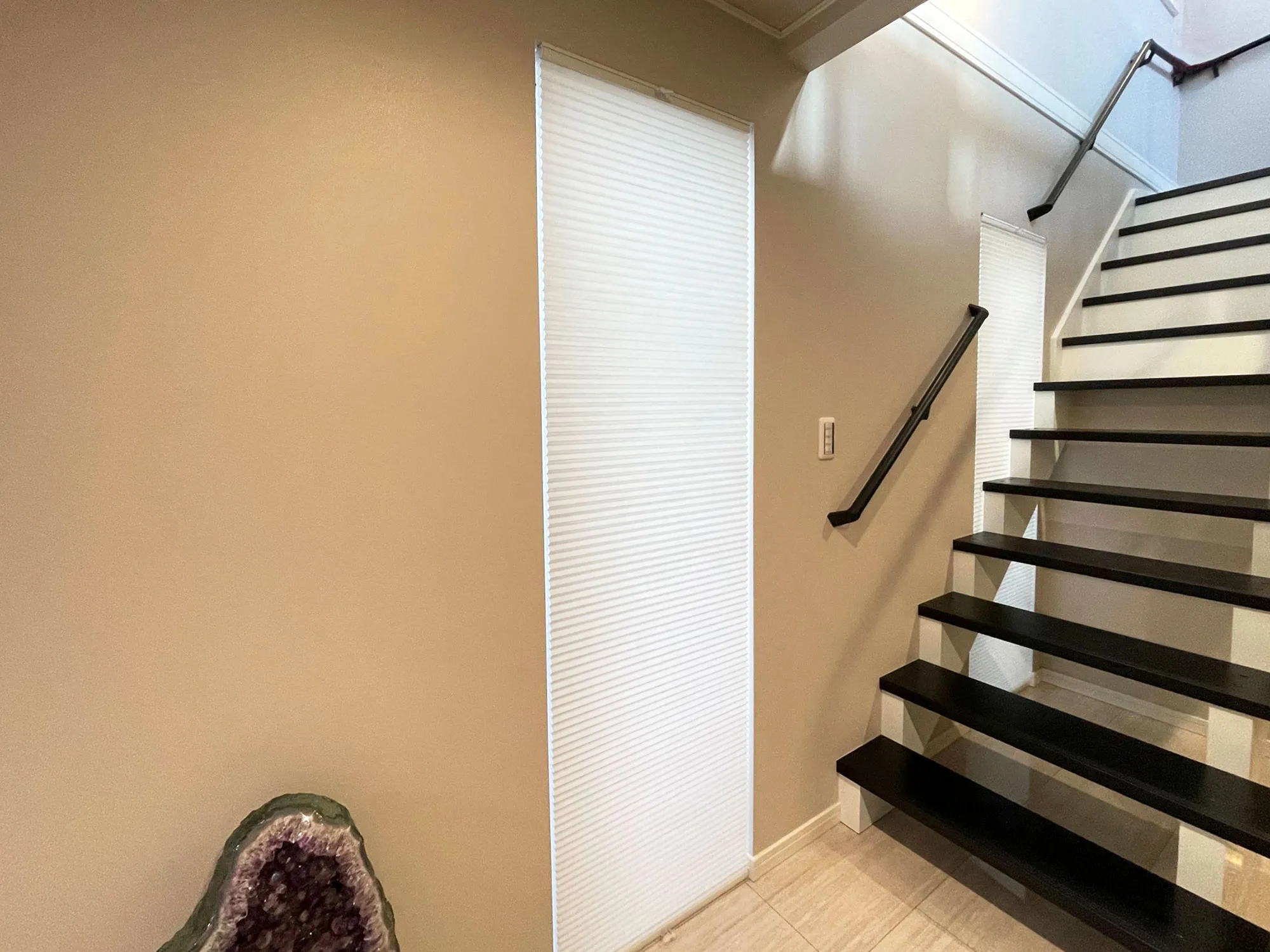 横幅の狭いスリット窓にもピッタリフィットの写真1