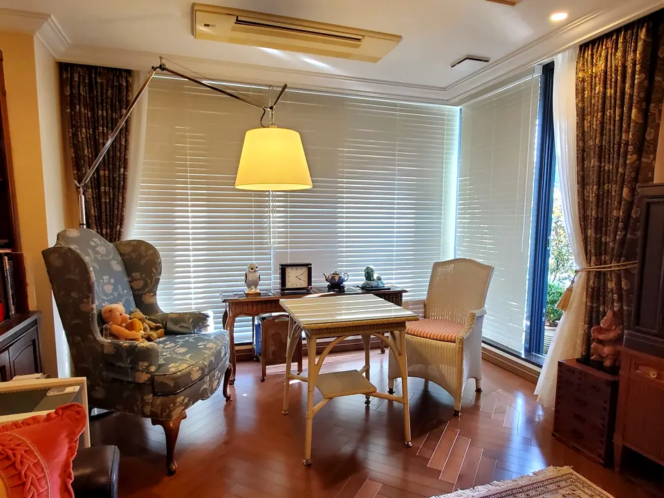 ウッドシャッターを収納扉にご活用の写真5