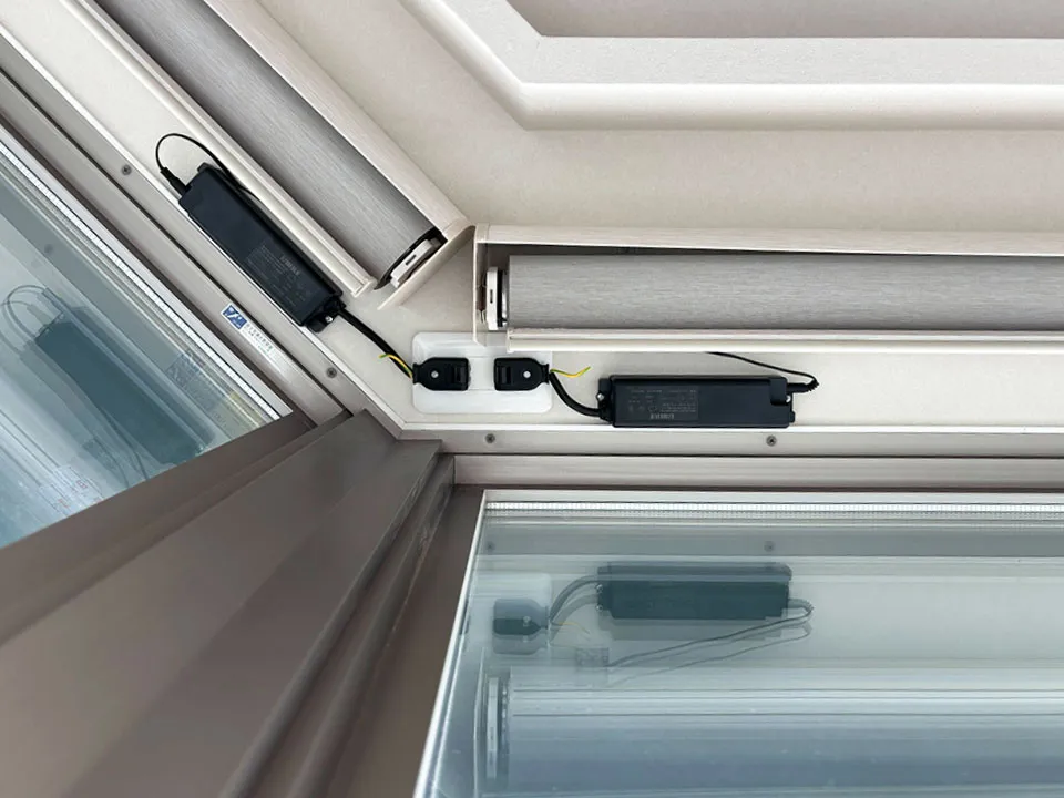 レイヤーが生む光の調和の写真3