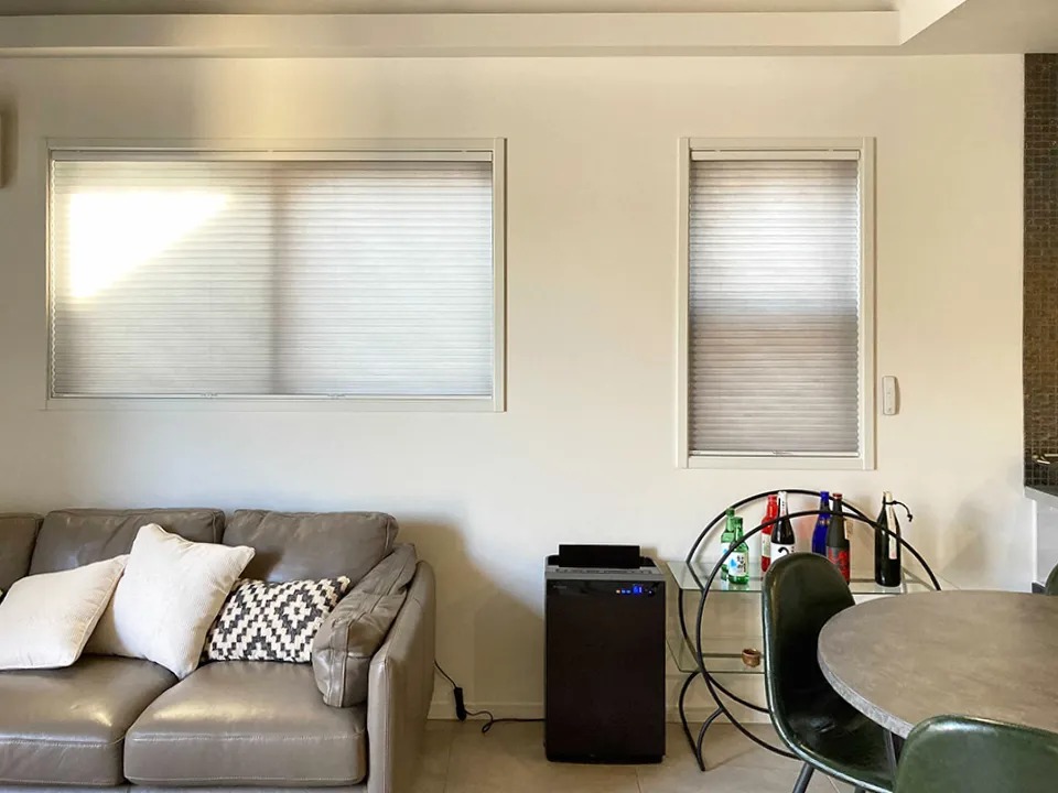 シェードでまとめる窓まわりコーデの写真4