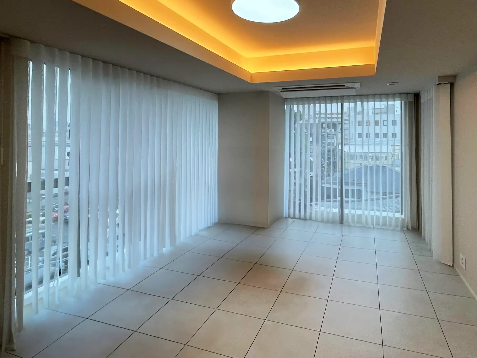 光が入りやすい窓にはお手軽操作な製品をの写真3