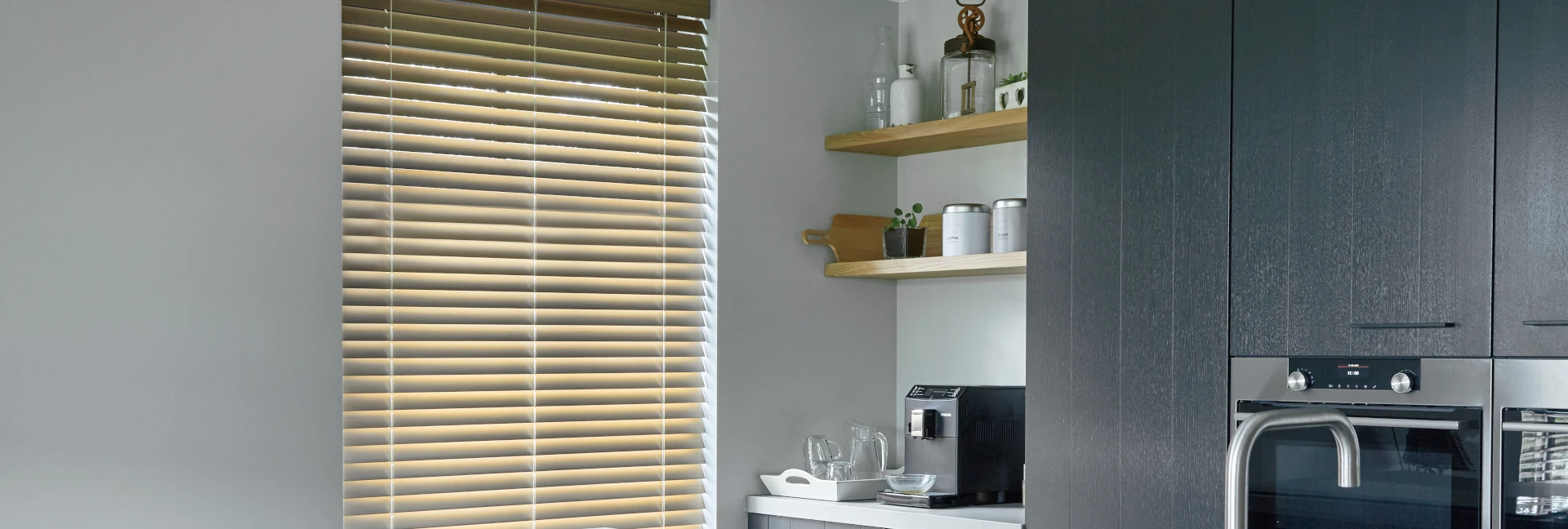 桐ウッドブラインド　抜群の遮光性　キービジュアル　PCサイズ