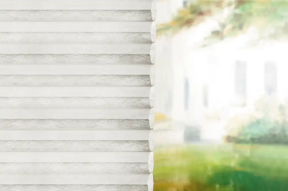 ウィスパー生地のクローズアップ写真。和紙のような風合いが印象的。