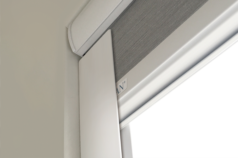 サイド断熱フレームを取り付けたハニカムエコスクリー